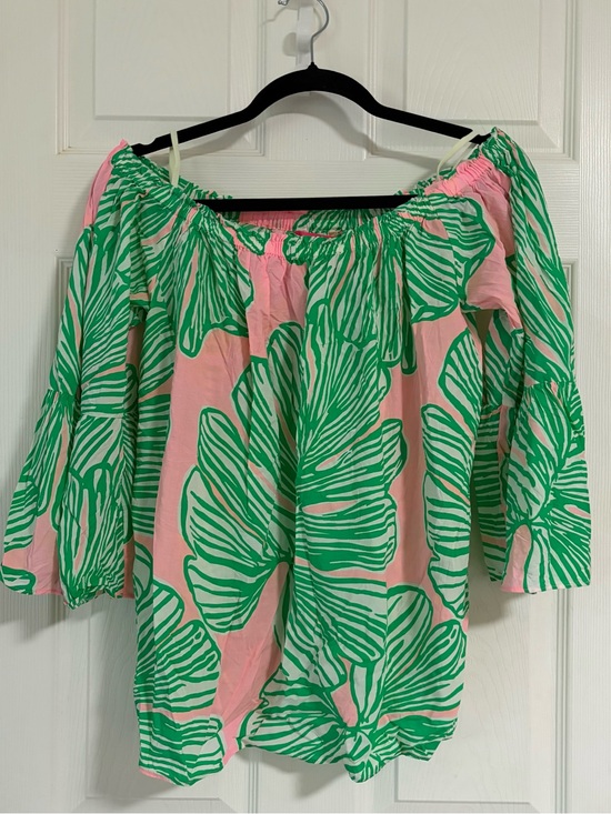 Lilly Pulitzer Tops - Lilly Pulitzer Nevie off shoulder Pink Tunic with Green Leaf Print